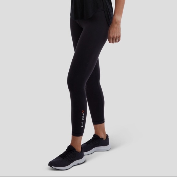 NWT Lululemon X OrangeTheory Wunder Under 25” Sz 4 - Picture 3 of 4